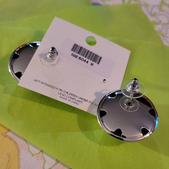 NWT Mia Collection Round, Silver Colored Earrings with post back. - Picture 3 of 4
